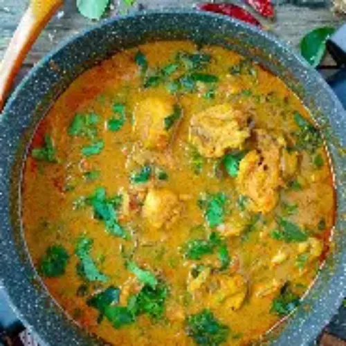 Varutharacha chicken curry